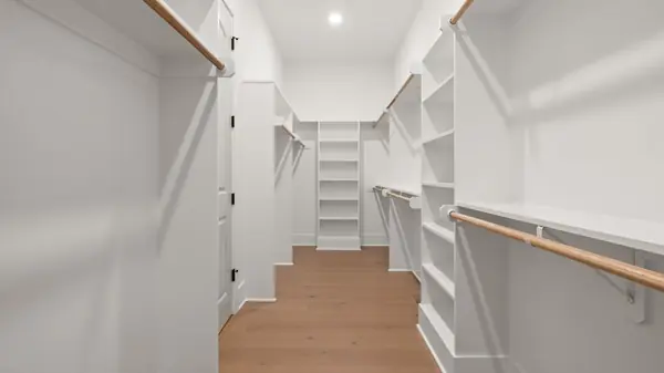 Maneiras criativas de organizar closets sob medida